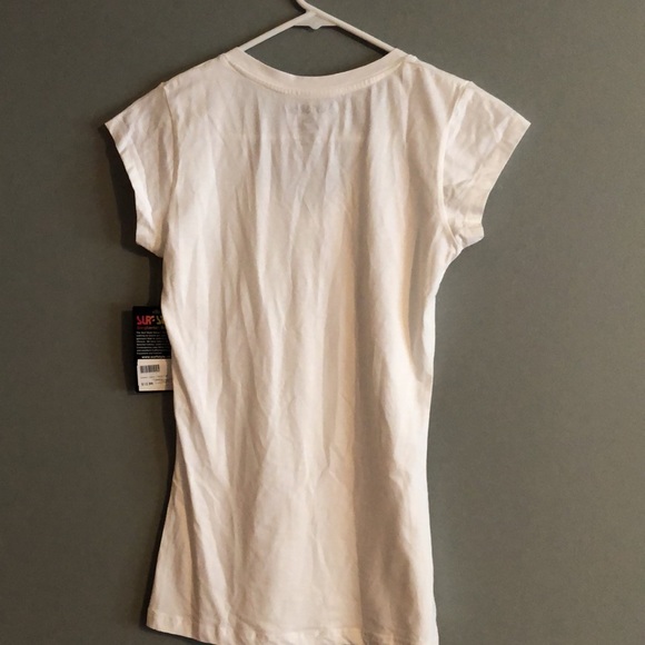 BRAND NEW WOMANS SHIRT SIZE MEDIUM. NEW WITH TAGS ON IT. SMOKE FREE HOME. - Picture 4 of 4